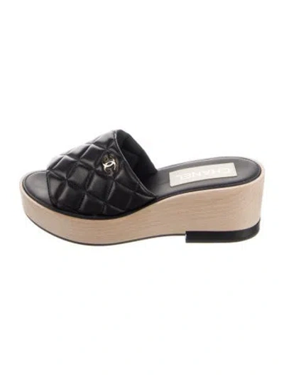 Pre-owned Chanel 2022 Interlocking Cc Logo Slides In Black