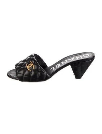 Pre-owned Chanel 2022 Interlocking Cc Logo Slides In Black