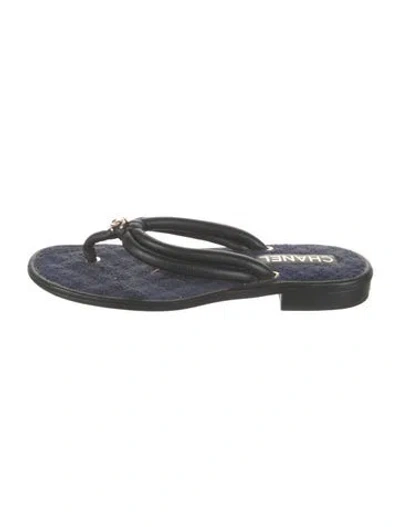 Pre-owned Chanel 2022 Interlocking Cc Logo Slides In Black