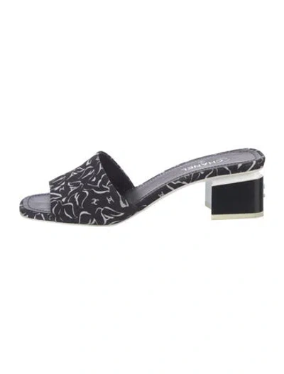 Pre-owned Chanel 2022 Interlocking Cc Logo Slides In Black