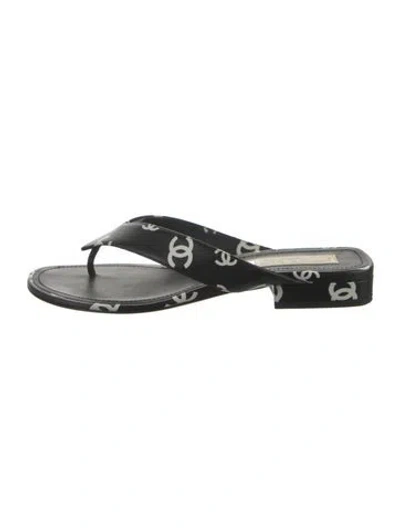Pre-owned Chanel 2022 Interlocking Cc Logo Slides In Black