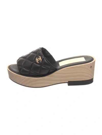 Pre-owned Chanel 2022 Interlocking Cc Logo Slides In Black