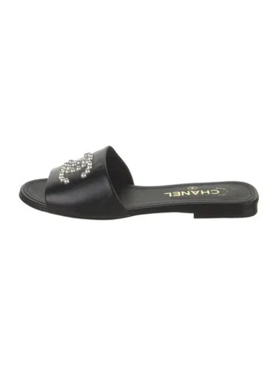 Pre-owned Chanel 2022 Interlocking Cc Logo Slides In Black/neutrals