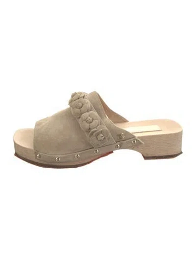 Pre-owned Chanel 2022 Interlocking Cc Logo Slides In Neutral