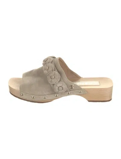 Pre-owned Chanel 2022 Interlocking Cc Logo Slides In Neutral