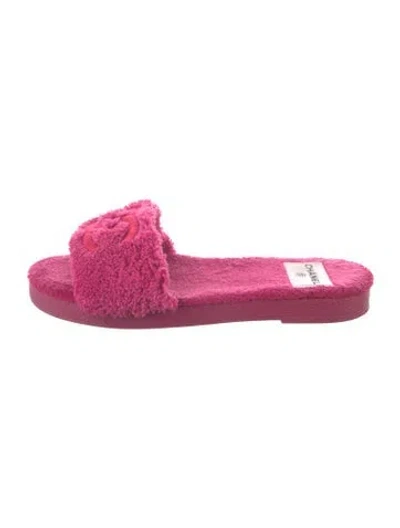 Pre-owned Chanel 2022 Interlocking Cc Logo Slides In Pink