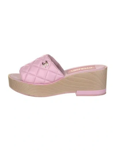Pre-owned Chanel 2022 Interlocking Cc Logo Slides In Pink