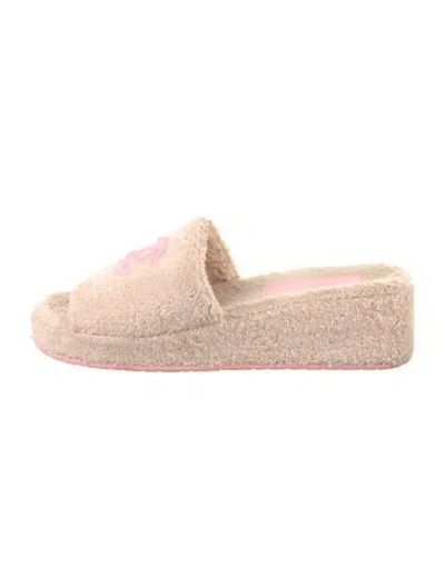 Pre-owned Chanel 2022 Interlocking Cc Logo Slides In Pink