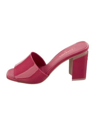 Pre-owned Chanel 2022 Interlocking Cc Logo Slides In Pink
