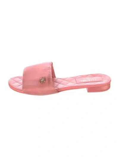 Pre-owned Chanel 2022 Interlocking Cc Logo Slides In Pink