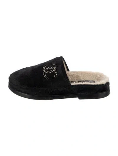 Pre-owned Chanel 2022 Interlocking Cc Logo Slippers In Black
