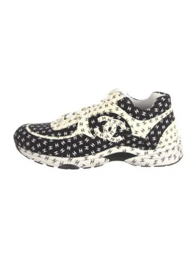 Pre-owned Chanel 2022 Interlocking Cc Logo Sneakers In White