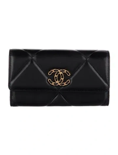 Pre-owned Chanel 2022 Interlocking Cc Logo Trifold Wallet In Black