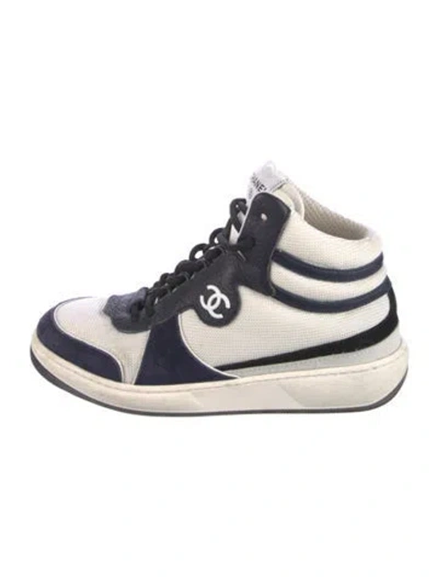 Pre-owned Chanel 2022 Interlocking Cc Logo Wedge Sneakers In White