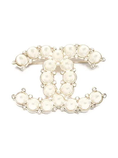 Pre-owned Chanel 2022 Logo-shaped Pearl Brooch In Silver