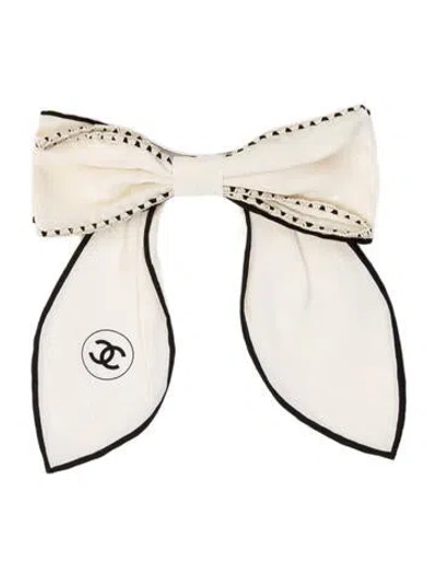 Pre-owned Chanel 2023 Cc Bow Hair Clip In Neutral