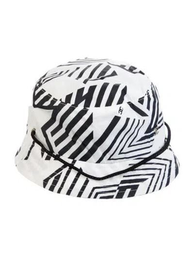 Pre-owned Chanel 2023 Cc Bucket Hat W/tags In White