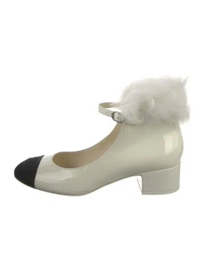 Pre-owned Chanel 2023 Coco Neige Boots In Neutral