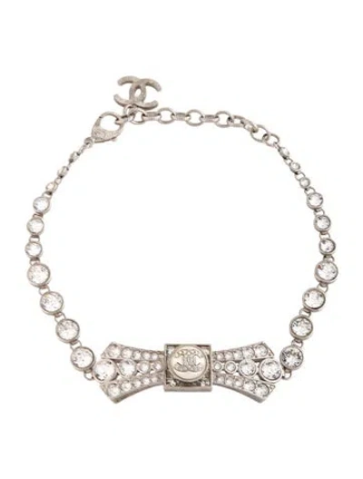 Pre-owned Chanel 2023 Faux Pearl & Strass Cc Choker Necklace, 15" In Multicolor