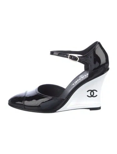 Pre-owned Chanel 2023 Interlocking Cc Logo D'orsay Pumps In Black