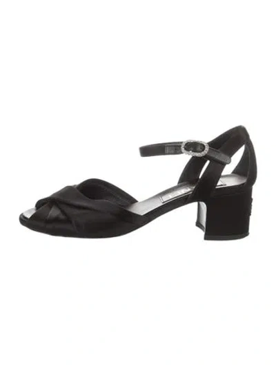 Pre-owned Chanel 2023 Interlocking Cc Logo D'orsay Pumps In Multi