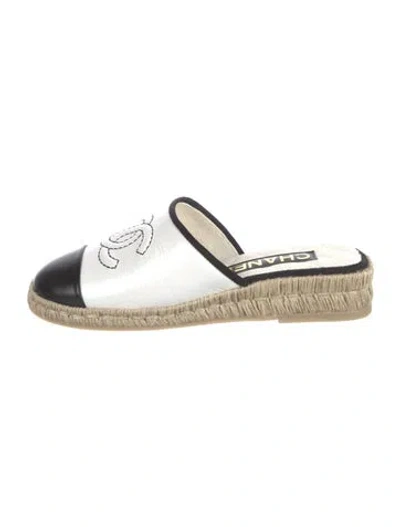 Pre-owned Chanel 2023 Interlocking Cc Logo Espadrilles In White