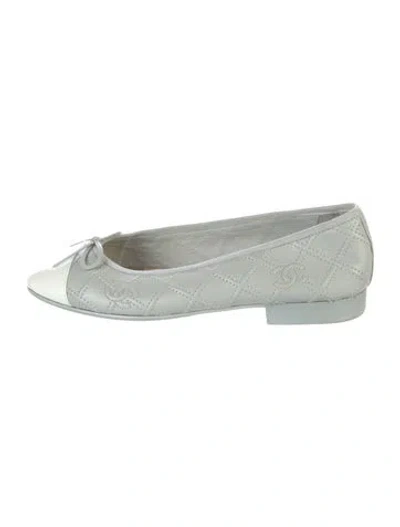 Pre-owned Chanel 2023 Interlocking Cc Logo Flats In Gray