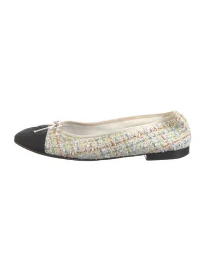 Pre-owned Chanel 2023 Interlocking Cc Logo Flats In White