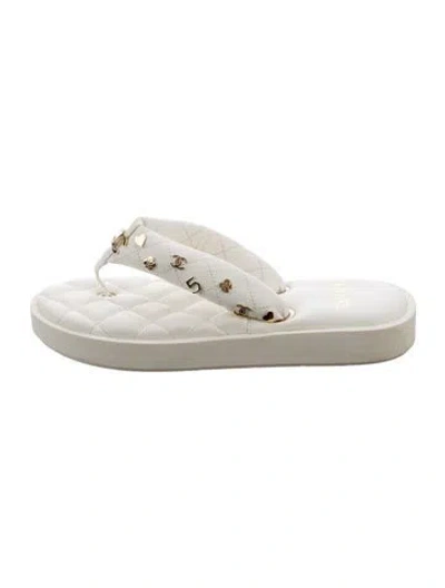 Pre-owned Chanel 2023 Interlocking Cc Logo Flip Flops In Neutrals/white