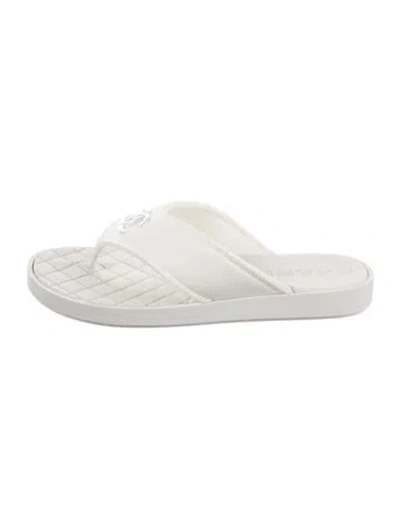 Pre-owned Chanel 2023 Interlocking Cc Logo Flip Flops In White