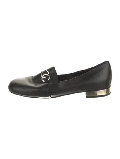 Pre-owned Chanel 2023 Interlocking Cc Logo Loafers In Black