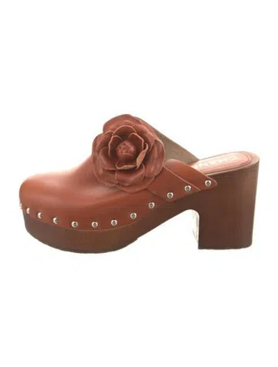 Pre-owned Chanel 2023 Interlocking Cc Logo Mules In Brown