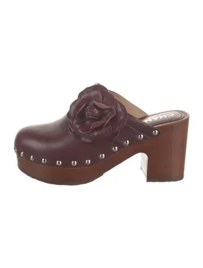 Pre-owned Chanel 2023 Interlocking Cc Logo Mules In Burgundy