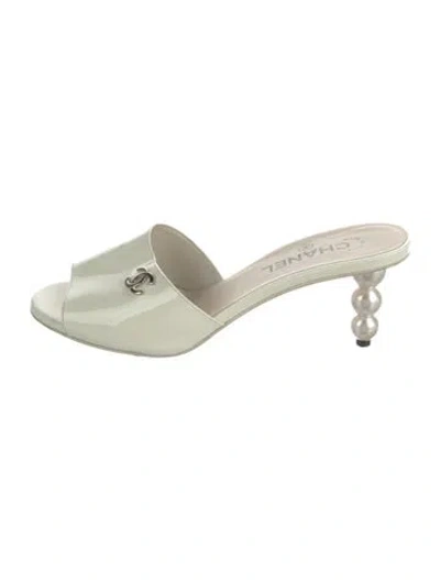 Pre-owned Chanel 2023 Interlocking Cc Logo Mules In White