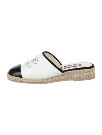 Pre-owned Chanel 2023 Interlocking Cc Logo Mules In White