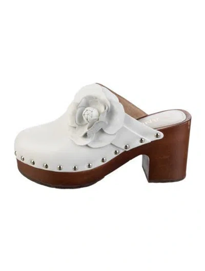 Pre-owned Chanel 2023 Interlocking Cc Logo Mules In White