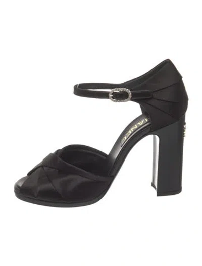 Pre-owned Chanel 2023 Interlocking Cc Logo Pumps In Black