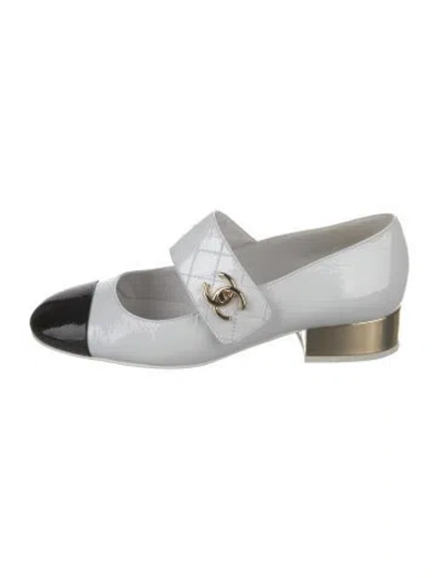 Pre-owned Chanel 2023 Interlocking Cc Logo Pumps In White