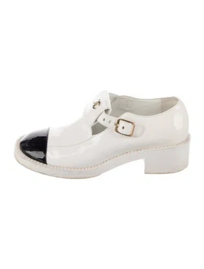 Pre-owned Chanel 2023 Interlocking Cc Logo Pumps In White
