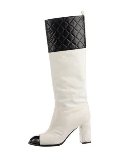 Pre-owned Chanel 2023 Interlocking Cc Logo Rain Boots In White