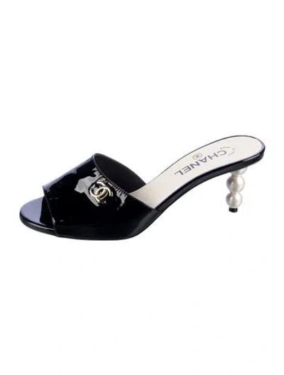Pre-owned Chanel 2023 Interlocking Cc Logo Slides In Black