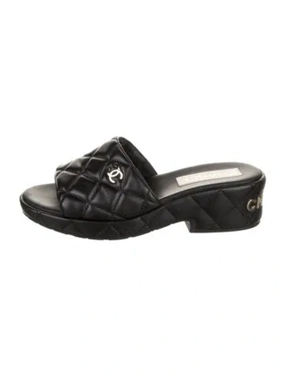 Pre-owned Chanel 2023 Interlocking Cc Logo Slides In Black