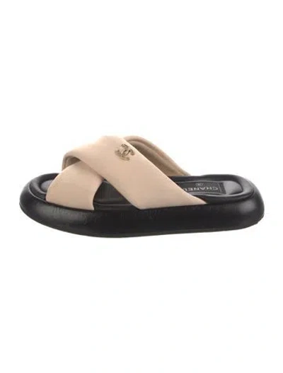 Pre-owned Chanel 2023 Interlocking Cc Logo Slides In Gold/neutrals