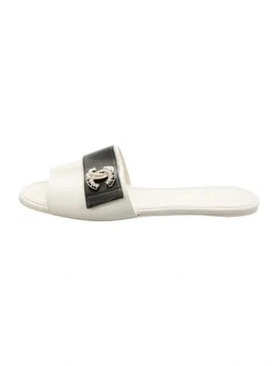 Pre-owned Chanel 2023 Interlocking Cc Logo Slides In Neutral