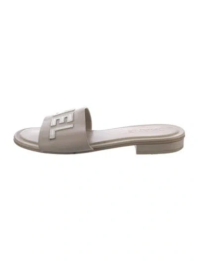 Pre-owned Chanel 2023 Interlocking Cc Logo Slides In Neutrals