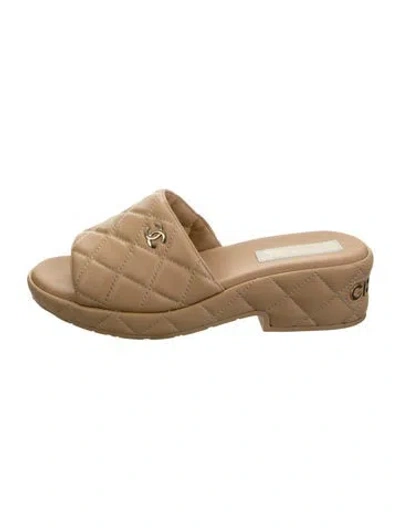 Pre-owned Chanel 2023 Interlocking Cc Logo Slides In Neutrals