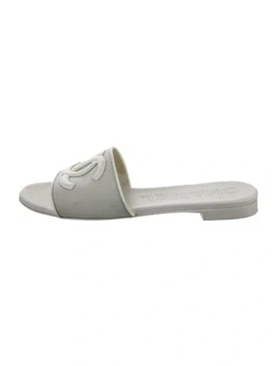 Pre-owned Chanel 2023 Interlocking Cc Logo Slides In Silver