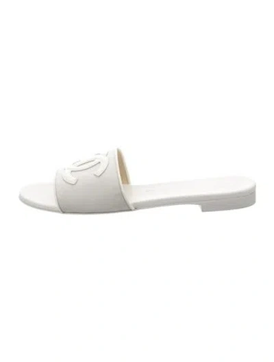 Pre-owned Chanel 2023 Interlocking Cc Logo Slides In White