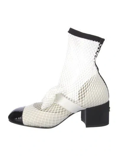 Pre-owned Chanel 2023 Interlocking Cc Logo Sock Boots In White