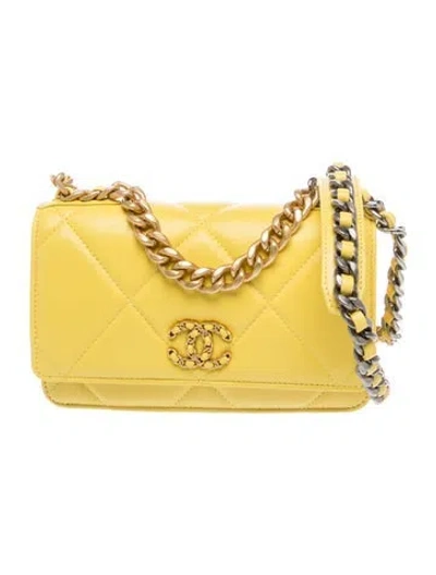 Pre-owned Chanel 2023 Quilted 19 Wallet On Chain W/tags In Yellow
